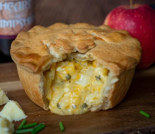 Mud Premium Scrumpy Cheese & Onion Pie (v) 270gm (Retail) - TO ORDER ONLY
